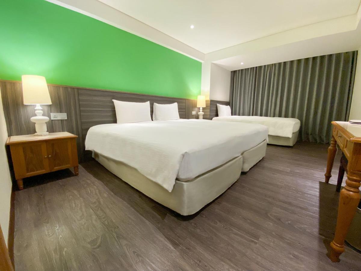 Green World Triple Beds Taipei Esterno foto