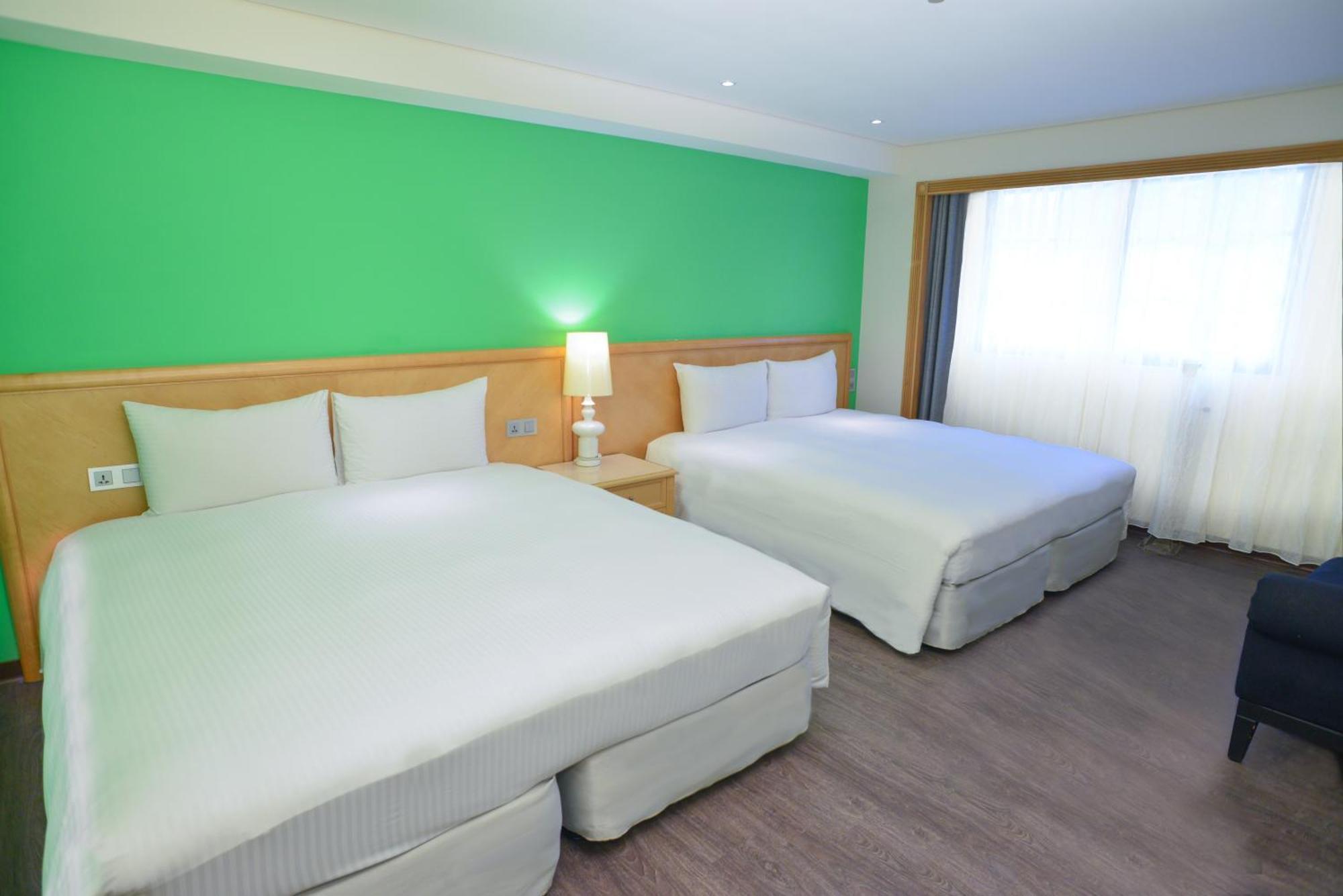 Green World Triple Beds Taipei Esterno foto