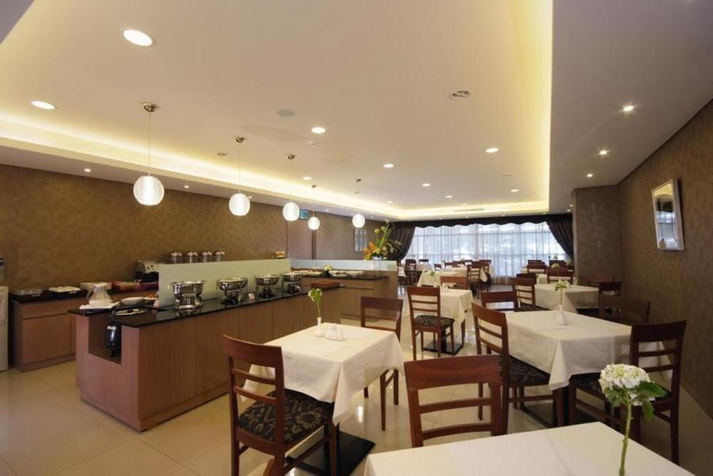 Green World Triple Beds Taipei Esterno foto