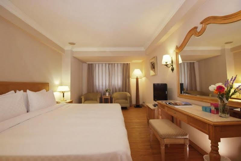 Green World Triple Beds Taipei Esterno foto